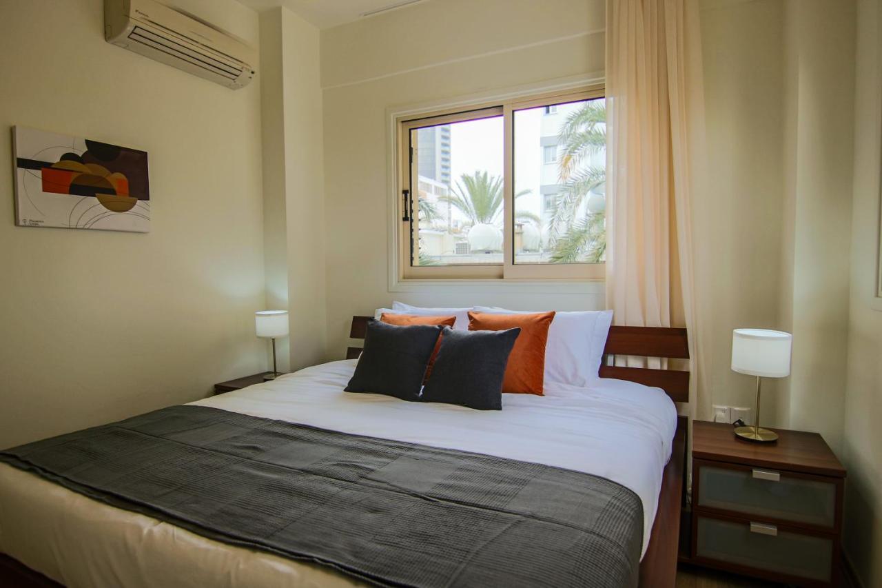 Phaedrus Living City View Luxury Iras Flat 102 Nikosia Bagian luar foto