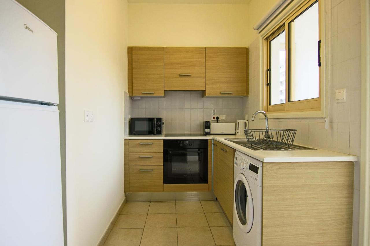 Phaedrus Living City View Luxury Iras Flat 102 Nikosia Bagian luar foto